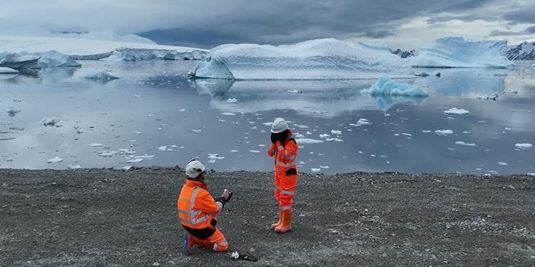 Güney Kutbu’nda evlenme teklifi! Yüzükleri penguenler taşıyacak…