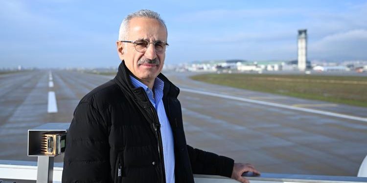 Hava yolu yolcu trafiğinde rekor artış… Ulaştırma Bakanı Abdulkadir Uraloğlu Ocak ayı bilgilerini açıkladı