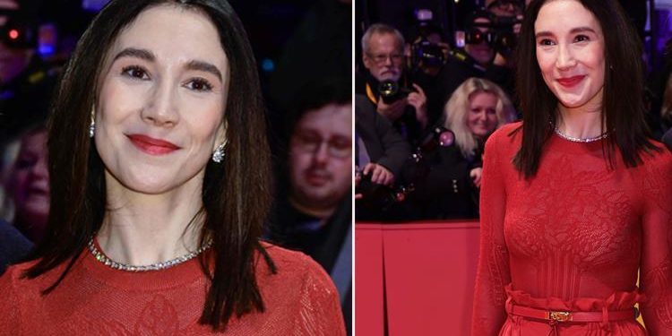 ‘Her şeyime karışıyorlar’ diye Türk hayranlarına yasak getirmişti… Kaçak yıldız, kırmızılar içinde ortaya çıktı