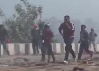 İmgeler Hindistan’dan… Çiftçi protestosuna biber gazlı müdahale