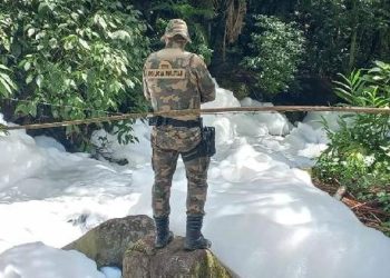 İnanılmaz manzara: Litrelerce sülfonik asit dereye döküldü, acil durum ilan edildi