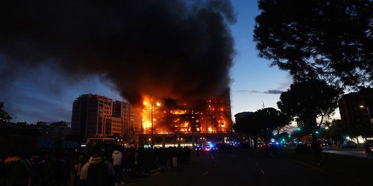 İspanya’nın Valencia kentinde yangın: En az dört kişi hayatını kaybetti