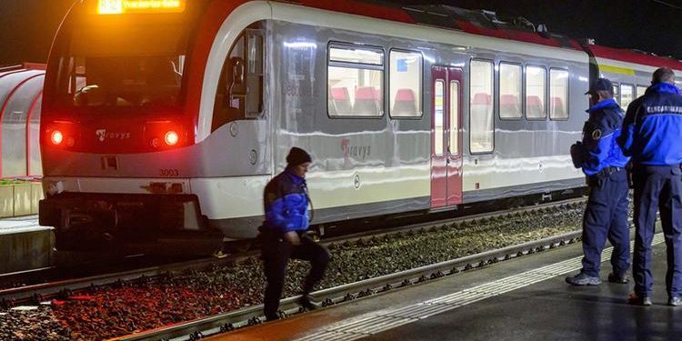 İsviçre’de baltalı saldırgan alarmı! Trende 15 kişiyi rehin aldı