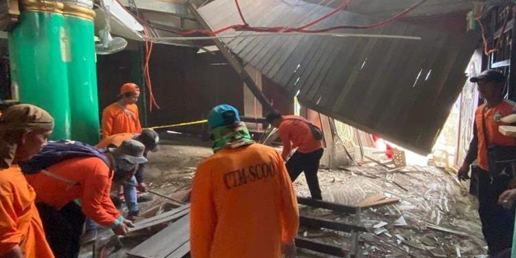 Kilisenin asma katı çöktü: 1 meyyit onlarca yaralı…