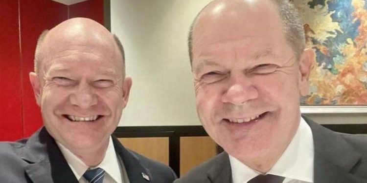 ‘Kim kimdir?’ Almanya Başbakanı ABD Senatosu’nda ‘ikizini’ buldu