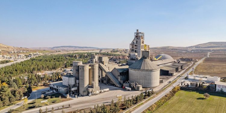 Limak Doğu Anadolu Çimento halka açılıyor