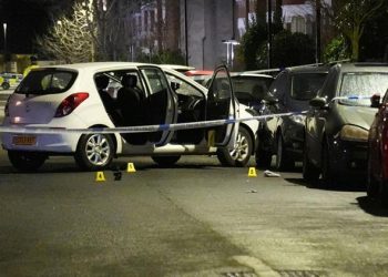 Londra’nın konuştuğu olay: Anne ve kızlarına asitli akın