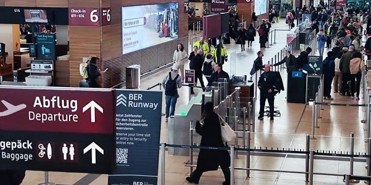 Lufthansa çalışanından 27 saatlik grev