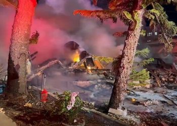 Manzaralar ABD’den: Küçük bir uçak karavan parkına düştü