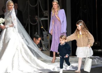 O da bir vakitler yeni gelindi… Artık uzunluk boy çocukları yanında