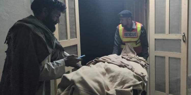 Pakistan’da karakola silahlı ve bombalı atak