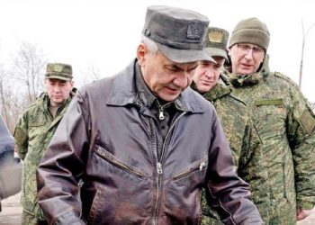 Rus Bakan Şoygu cephe sınırında