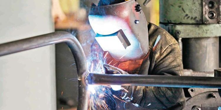 Sanayi üretimi aralıkta arttı