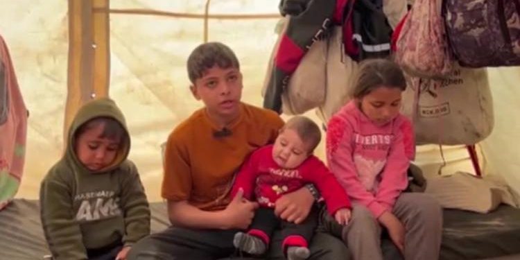 Şimdi 13 yaşında… Refah’taki çadırda 6 kardeşiyle birlikte hayatta kalmaya çalışıyor…