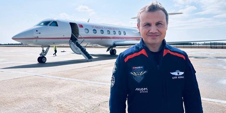 Son dakika… Türkiye’nin birinci astronotu Gezeravcı, Türkiye’ye döndü