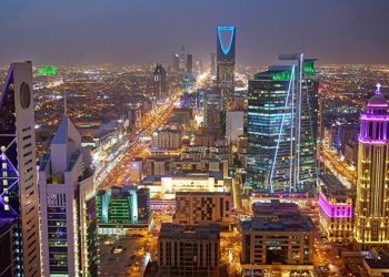 Suudi Arabistan yılda 70 milyar dolar dağıtacak