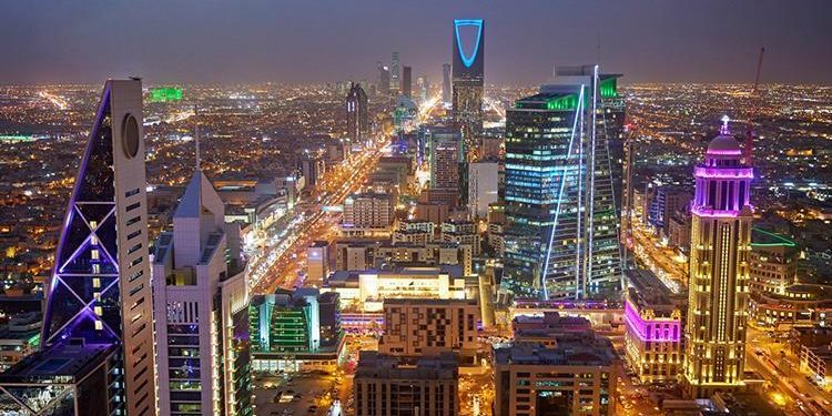 Suudi Arabistan yılda 70 milyar dolar dağıtacak