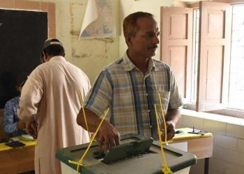 Taşınabilir hizmetler kesildi, Pakistan’da kritik seçim