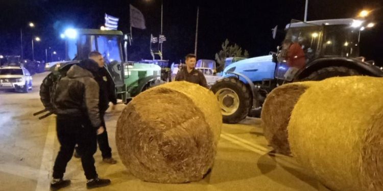Türkiye hududunda Yunan çiftçilerden protesto