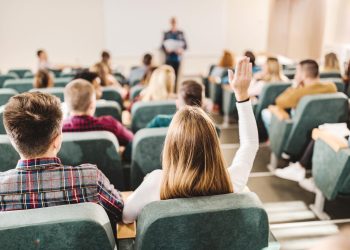 Üniversite mezunları daha çok istihdam ediliyor