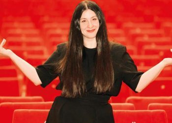 Yasemin Sakallıoğlu’nu ailesi birinci sefer sahnede izleyecek