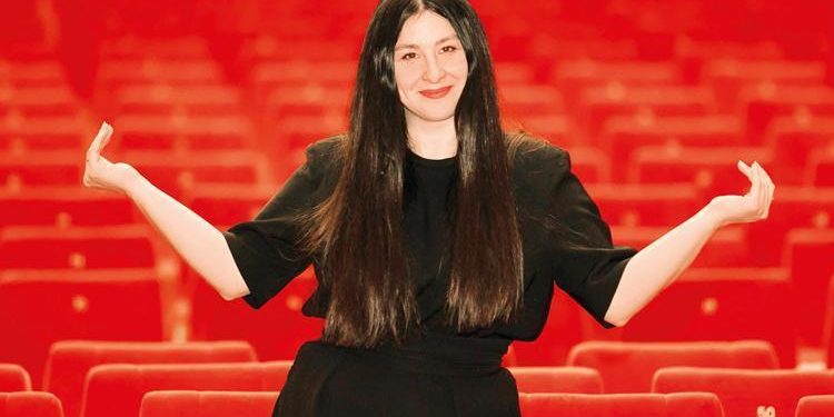 Yasemin Sakallıoğlu’nu ailesi birinci sefer sahnede izleyecek