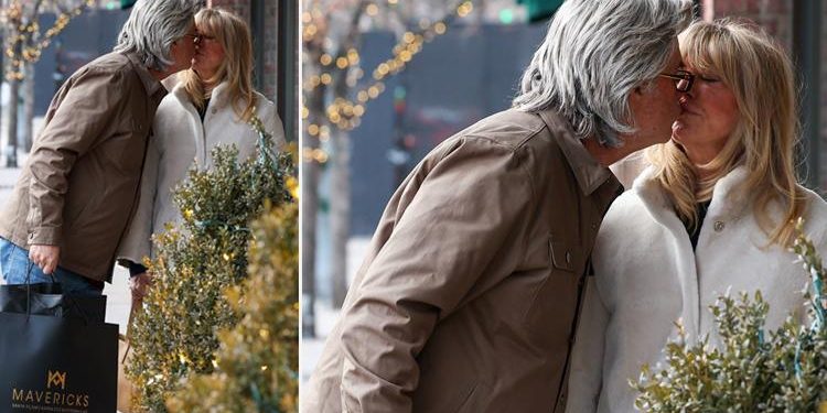 Yıllanmış aşklarının tek meyvesi memnun haberi verdi… Hiç evlenmeyen ünlü ikili sekizinci torun