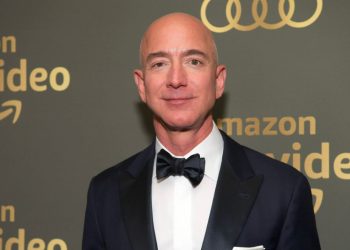 Jeff Bezos yeniden dünyanın en zengini oldu