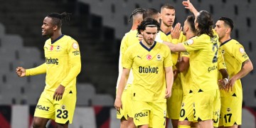 Fenerbahçe, Fatih Karagümrük deplasmanında üç puanın sahibi oldu