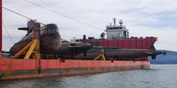 İtalyan donanmasına ait üç denizaltı söküm için İzmir Aliağa’ya getirildi