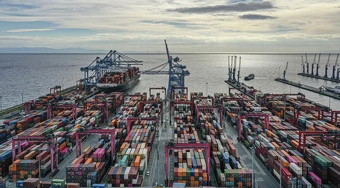 Dış ticaret açığı 9.9 milyar dolara yükseldi