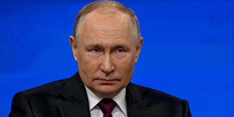 Vladimir Putin: “Ukrayna’ya asker göndermek çatışmaya adım atmaktır”