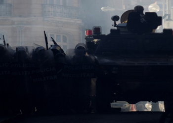 Bolivya’da askeri darbe girişimi: Hükümet direniyor!