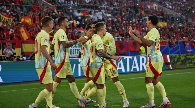 İspanya 3’te 3 yaparak son 16’ya yükseldi