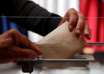 Fransa’da seçim sonuçları: Aşırı sağ, Macron ve solculara takıldı