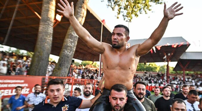 Kırkpınar Yağlı Güreşleri’nde başpehlivanlığı Yusuf Can Zeybek kazandı