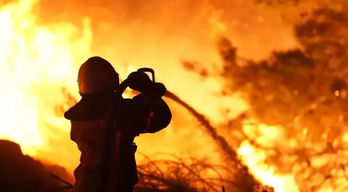 Alevlerle mücadele devam ediyor: Orman yangınlarında son durum