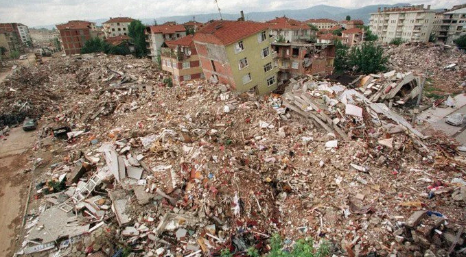 Marmara depreminin üzerinden 25 yıl geçti: Bitmeyen 45 saniye…