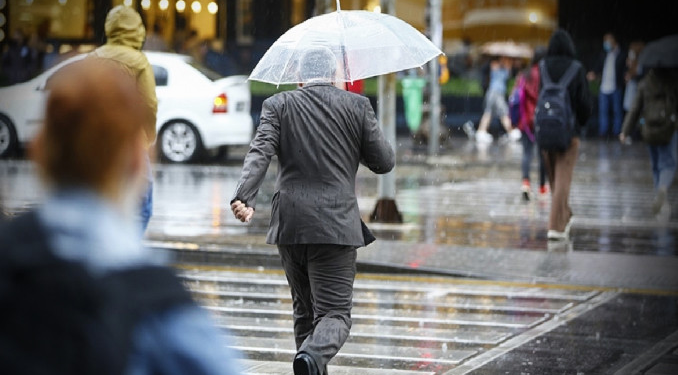 Meteoroloji saat verdi: İstanbul için kuvvetli yağış uyarısı!