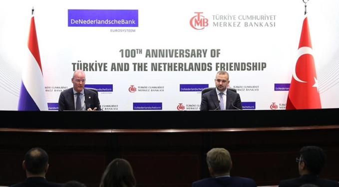 Karahan Hollandalı mevkidaşı ile görüştü