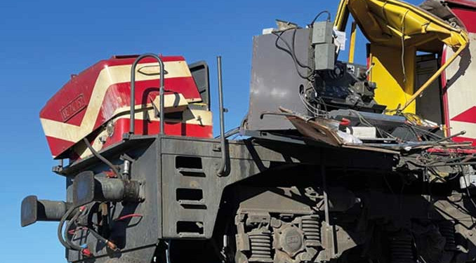 Muş’ta tren, beton pompası kamyonuna çarptı