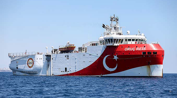 Oruç Reis Süveyş Kanalı’nı geçti