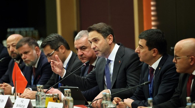 Bakan Bayraktar’dan Alman enerji şirketlerine yatırım çağrısı