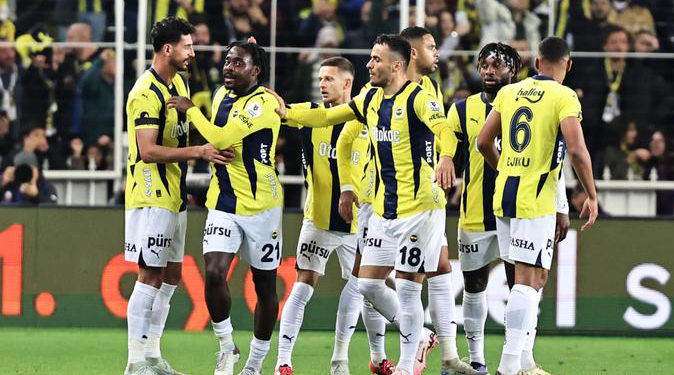 Fenerbahçe Sivasspor engelini dört golle geçti
