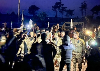 Havalimanı kapatıldı, şehir muhaliflerin kontrolünde!