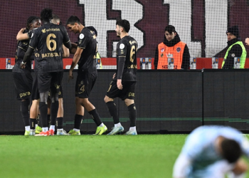 Trabzonspor, Adana Demirspor karşısında gol oldu yağdı!