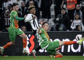 Beşiktaş taraftarından Hasan Arat ve Masuaku’ya büyük tepki