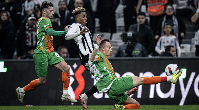 Beşiktaş taraftarından Hasan Arat ve Masuaku’ya büyük tepki