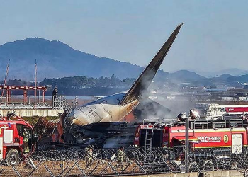 Güney Kore’de korkunç kaza: Yolcu uçağı kontrolden çıktı, 174 kişi öldü