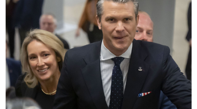 Trump’ın tartışılan adayı Hegseth yeni Savunma Bakanı oldu